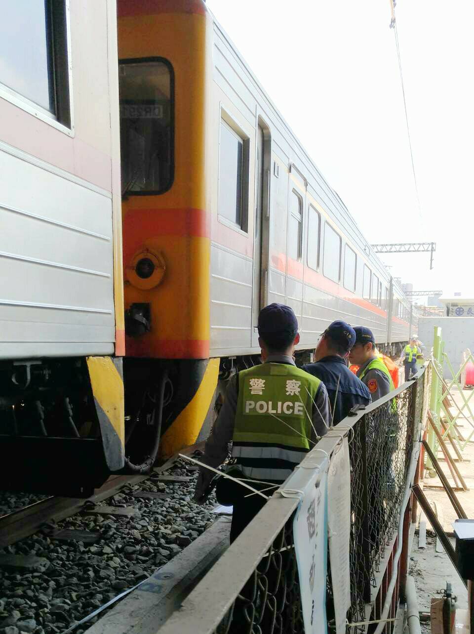 今(31)日304次列車從台東開往新左營站，DMU自強號，上午10:32於鳳山=高雄間西正線發生死傷事故。 圖：台鐵提供