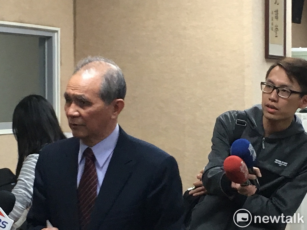 面對媒體追問，他不表示任何意見。 圖：黃韋銓/攝