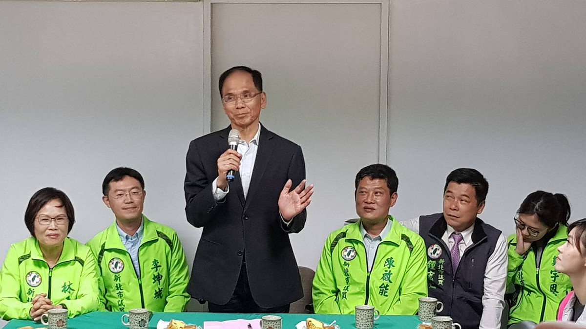 民進黨正國會派系的新北議員們今（31）日再度力拱前行政院長游錫堃參選新北市長。 圖：李坤城辦公室提供