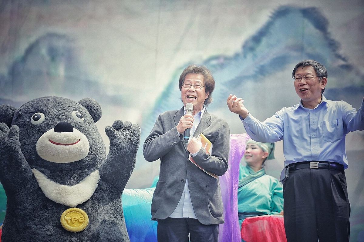 台北市長柯文哲與文化總會諮議委員召集人吳靜吉一起宣布城南童樂會的開幕。 圖 : 中華文化總會/提供