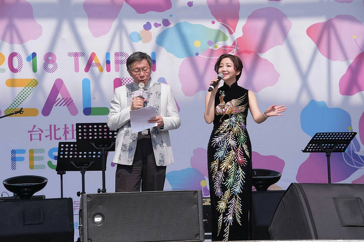 台北杜鵑花季「千人野餐音樂會」今天（1日）在大安森林公園登場，台北市長柯文哲也現身參加。 圖：台北市政府/提供
