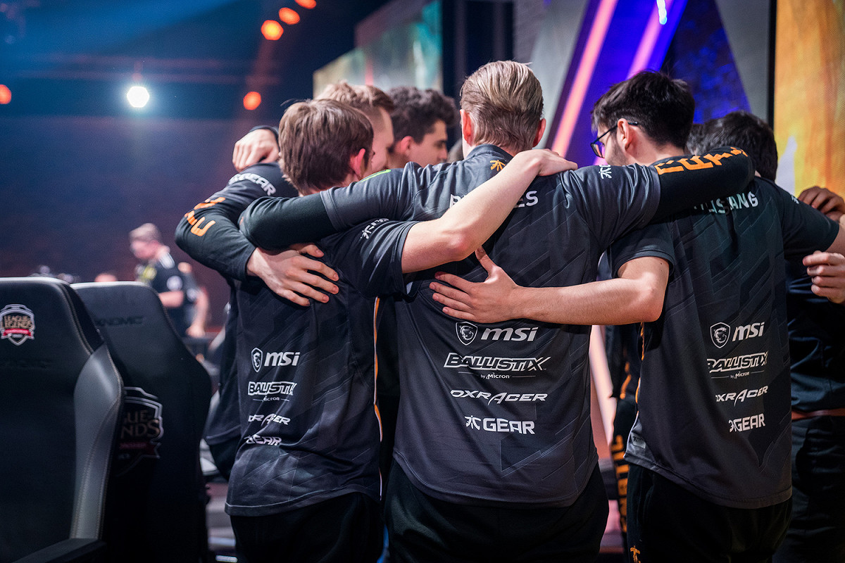 今（1）日《英雄聯盟》歐洲戰隊FNC當家AD選手Rekkles在臉書放發布貼文：「2年7個月又15天」這是距離上次FNC打進決賽的時日，曾經叱吒歐陸的FNC歸來了。 圖：翻攝自 LoL Esports Photos flickr