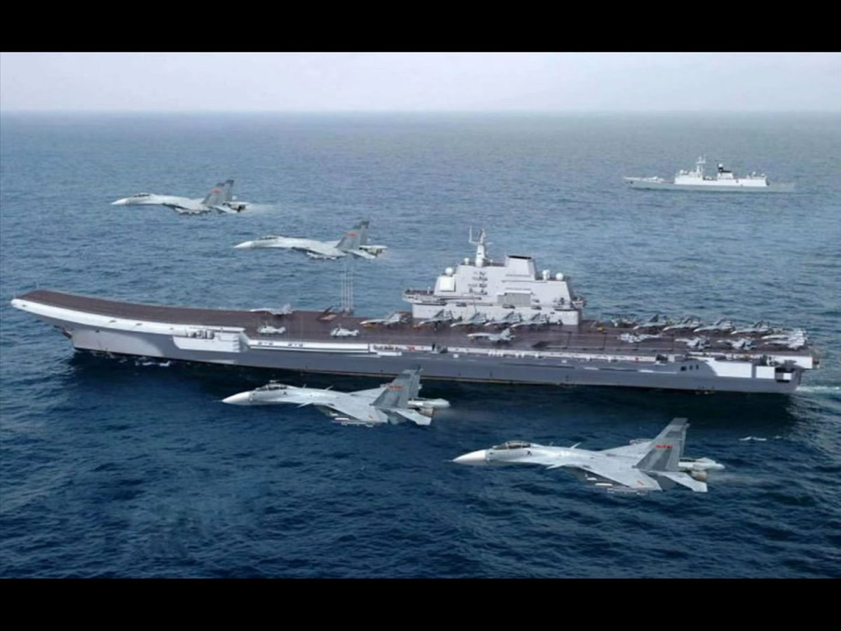 日前美國航母「羅斯福號」駛進南海海域，與此同時，中國海軍包括遼寧艦在內的40餘艘軍艦正在南海海域進行實戰演練，中美航艦相遇，成為國際上焦點。據中媒報導今 （4） 日指出，所謂的中美海上碰撞，發生機率是零，因為中美軍事機制交流健全。（資料照片） 圖：翻攝自Youtube