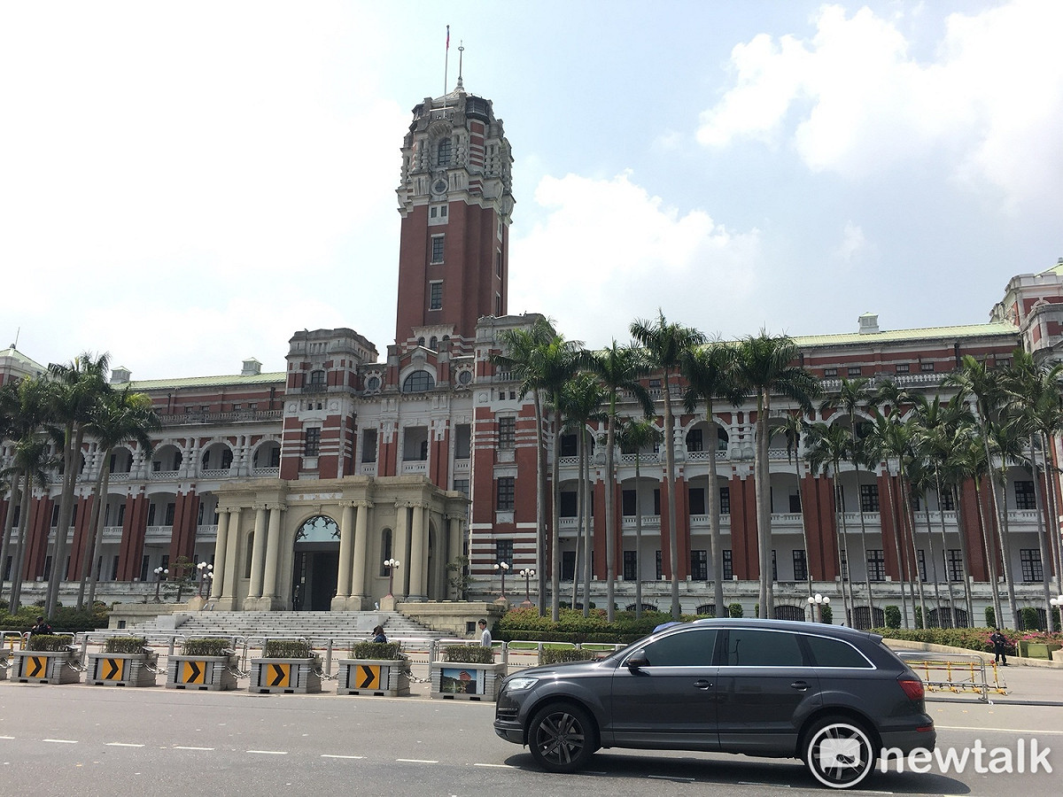 高雄市長陳菊2日近午時分進入總統府會晤總統蔡英文。 圖：張良一/攝