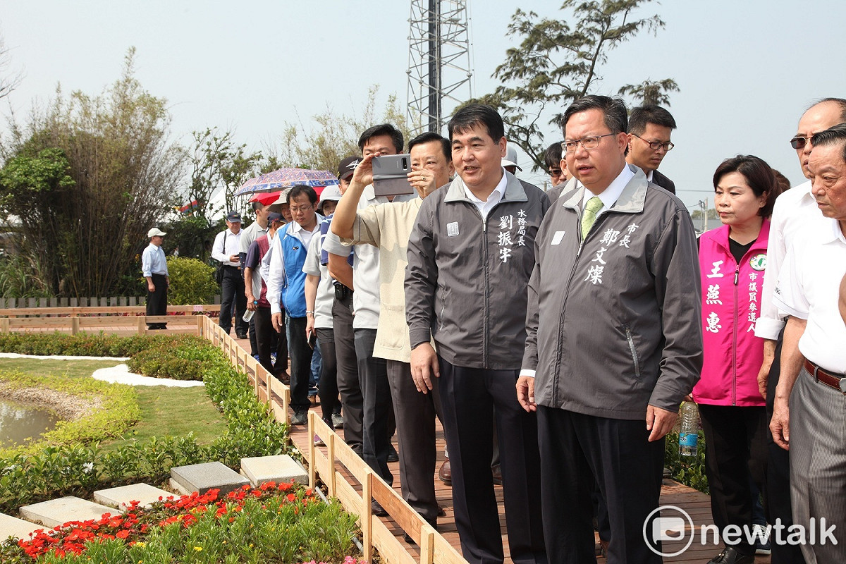 桃園市長鄭文燦說，桃園千塘之鄉的名聲得來不易，市府現在針對部份已經沒有灌溉功能的埤塘轉型做防災治洪池、埤塘生態公園，或做綠能發電，最重要的是要讓埤塘文化以多元方式來展現。 圖:林昀真/攝