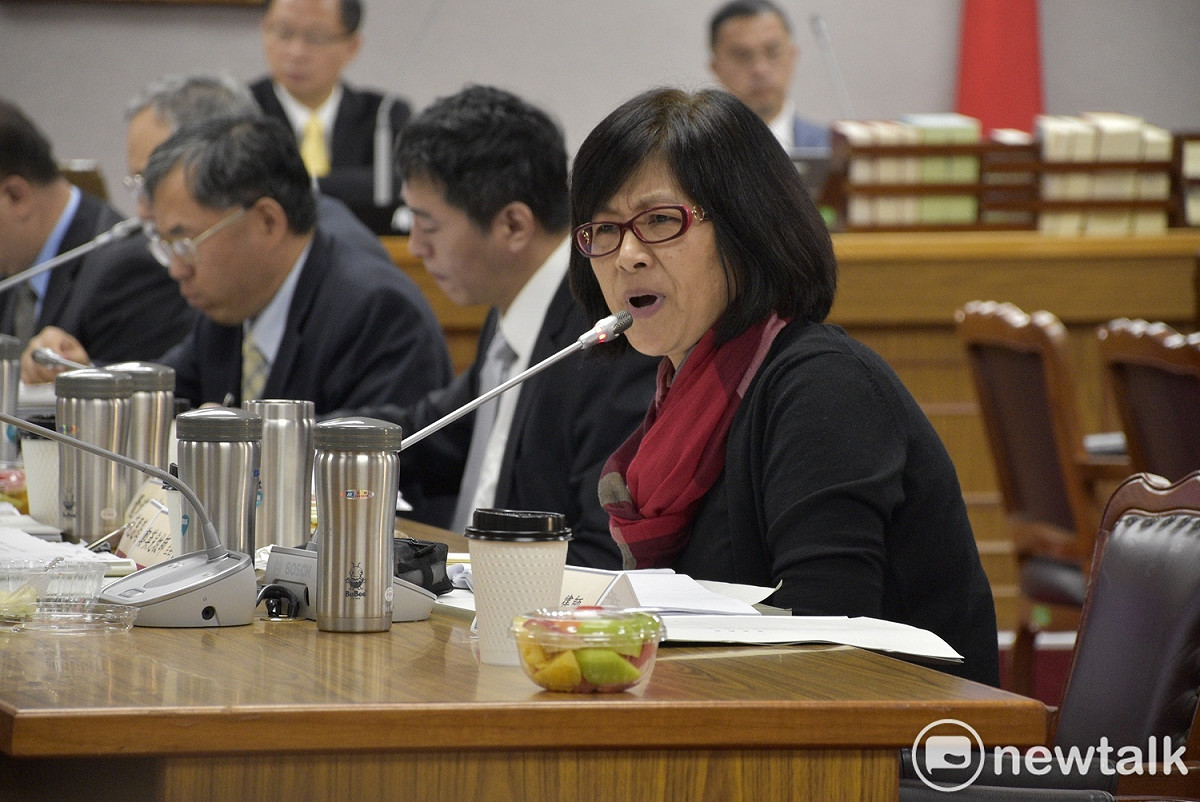 南投龍善宮榮譽主委范思筠甚至表示，未來信徒都必須公布捐款，像她經常熱心捐款，先生都不知道，「若公布後我還要繼續做公益，大概只有離婚一途。」 圖：黃韋銓/攝