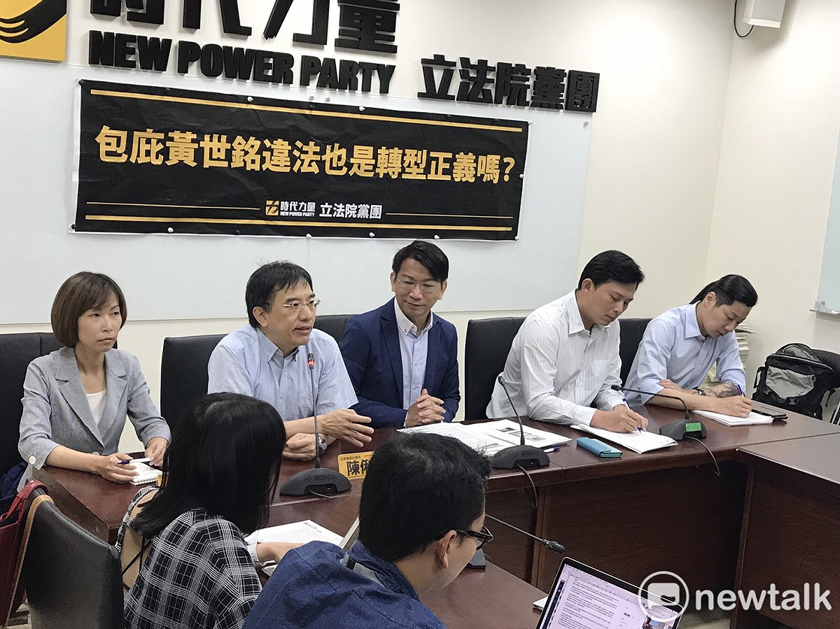 總統蔡英文日前提名台中高分檢檢察長江惠民為新任檢察總長，對此，時代力量立法院黨團今（3）日舉行記者會，向江惠民提出16問，其中一題是「請問您是否認為黃世銘應該受到彈劾？」 圖：黃韋銓/攝