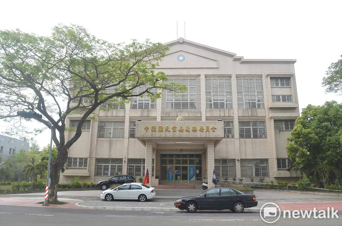 中國國民黨嘉義縣黨部3日公告縣長初選登記辦法。 圖：蔡坤龍/攝