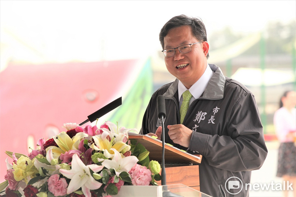 桃園市長鄭文燦介紹這次農博，以循環經濟、科技農業、地景藝術及綠色生活為4大特色，打造六大主題區、25個展館，邀請大家一起來桃園農博體驗智慧科技農業。 圖:林昀真/攝