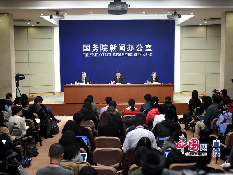 美國貿易代表署（USTR）3日公告長達45頁的「301制裁」清單，預計對約1300多項中國製產品課徵25%的關稅，聽證會將於5月舉行。中國國務院新聞辦公室則於今（4）日下午舉行中美貿易有關情況吹風會。 圖：翻攝自中國網