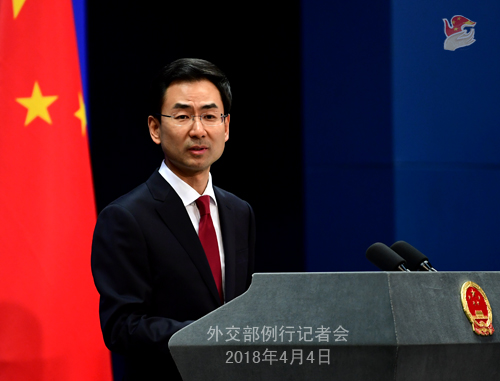耿爽也向美國高分貝喊話稱，「我們也希望雙方的協商遵從國際法和貿易規則，而不是美國的國內法。要做到相互尊重、平等相待，而不是居高臨下，由一方來單方進行脅迫。協商要體現互諒互讓、有取有予，而不應是漫天要價、胡攪蠻纏」。 圖：翻攝自中國外交部網站
