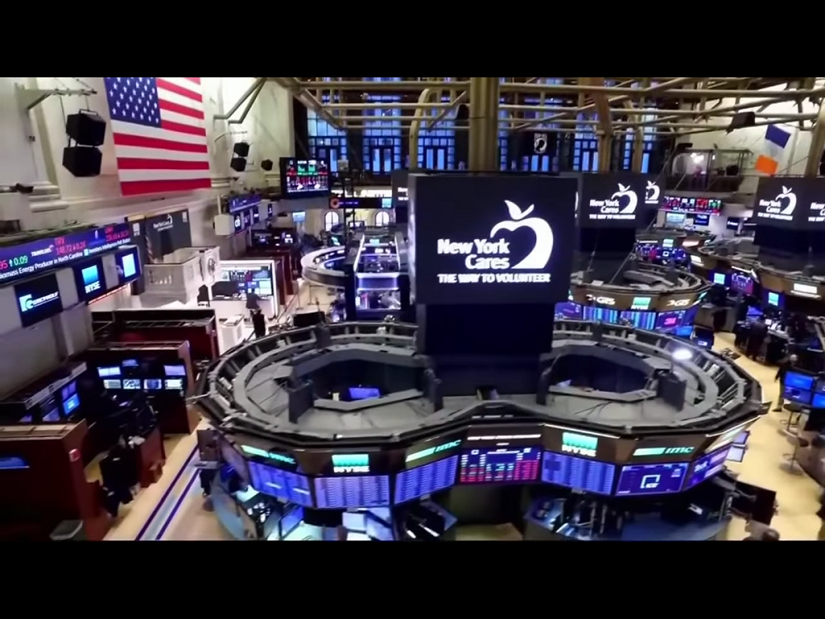 市場對美中貿易戰造成經濟衝擊的疑慮，以及美國債券殖利率飆升，加上市場在財報季前保持謹慎態度等因素，都被視為這波2月以來最大股災的可能原因。 圖：翻攝自Youtube