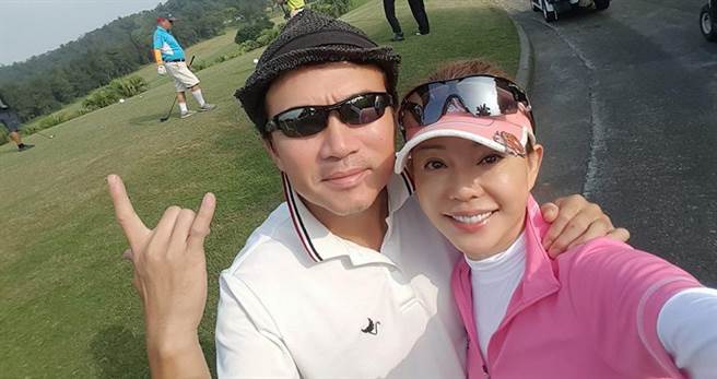 孫鵬、狄鶯夫妻倆30日急奔美國救獨子孫安佐。 圖：翻攝狄鶯臉書