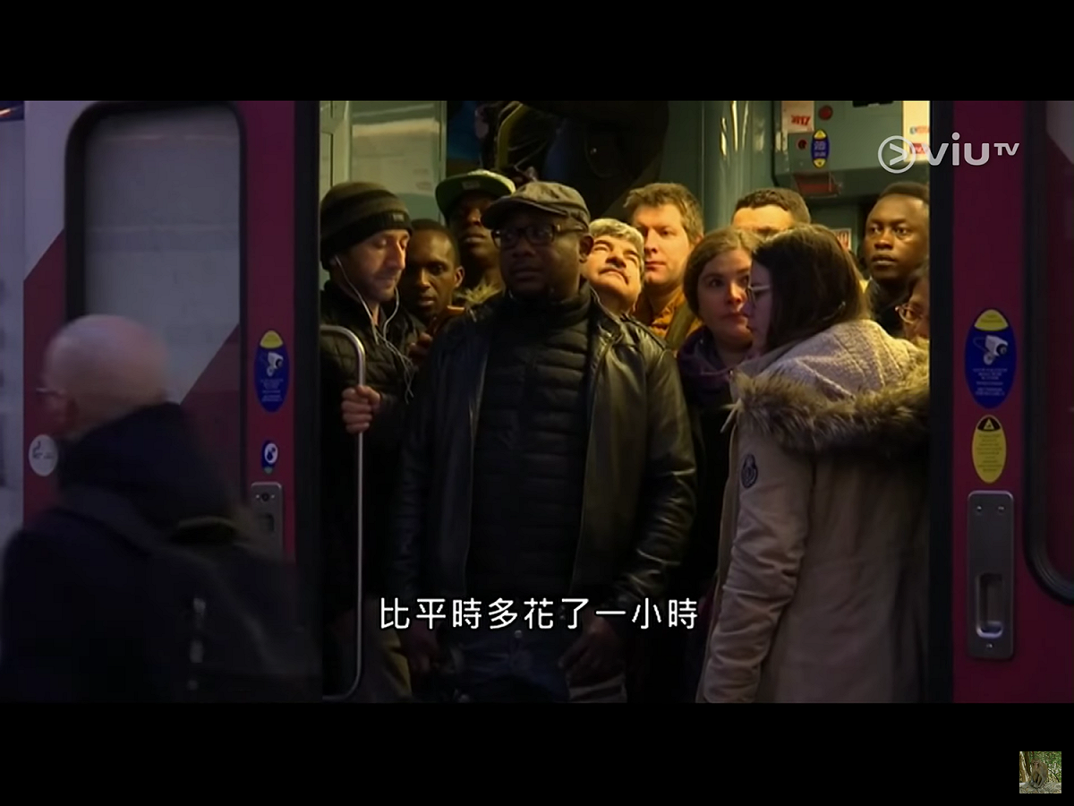 在罷工首日，48%的鐵路工人罷工，77%的火車司機罷工。全國高鐵（TGV）只有1/8正常執行。國際列車受影響有限，前往比利時、荷蘭、德國的列車基本執行正常，但前往西班牙、瑞士和義大利的列車停運。城際快車則有7條完全關閉。 圖：翻攝自Youtube