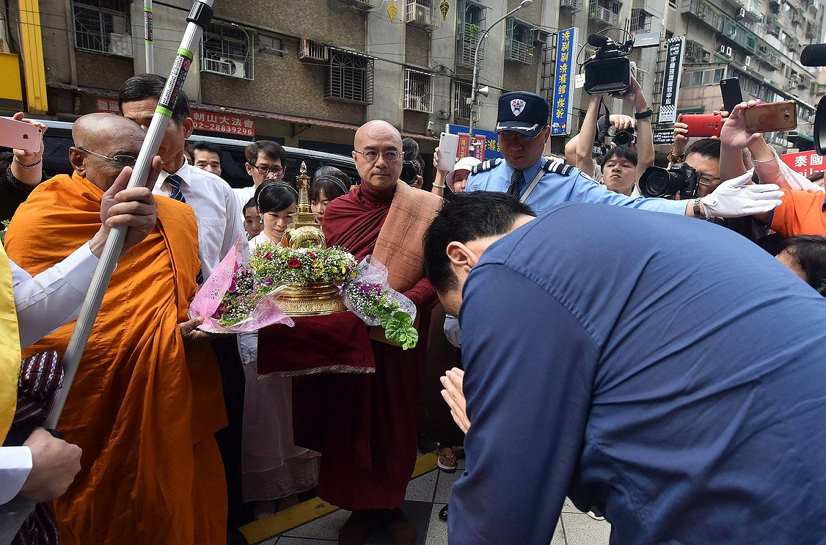 朱立倫祈求福祐市民、保祐大家平安順心，讓民眾感受安定的正面力量，使社會充滿溫暖與感動。 圖：翻攝新北市政府新聞局