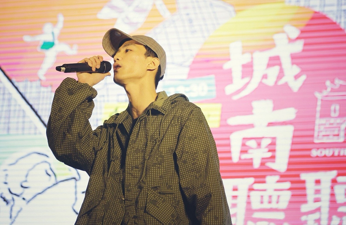 「城南有意思」活動周末活動主場地移至泉州街，以推廣綠色消費為概念舉辦「春日好好市集」，多達60個品牌設攤，市集裡除了特色小農、環保手作商品的攤位，也特別納入動保議題。 圖：中華文化總會提供