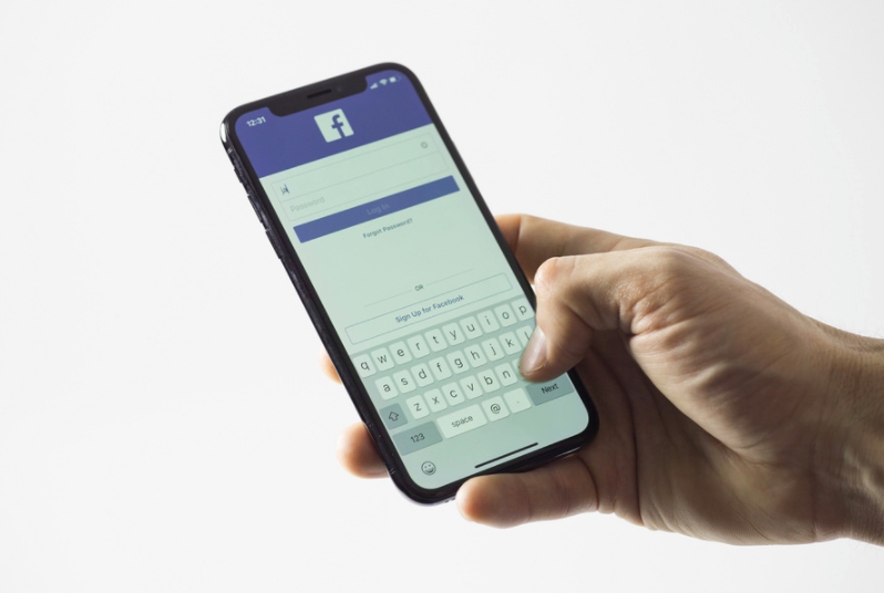 Facebook 表示將計畫在未來對使用者開放訊息刪除功能，並且在完善功能之前，不會再刪除管理人訊息。 圖：翻攝自 flickr /Stock Catalog 公開權限