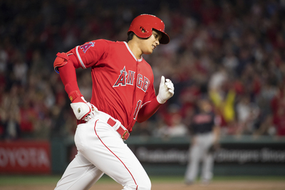 大谷翔平，今晚對戰奧克蘭運動家隊再擊出全壘打，且擊球飛出速度再破百哩，打擊力道驚人。 圖：中央社/洛杉磯天使隊提供