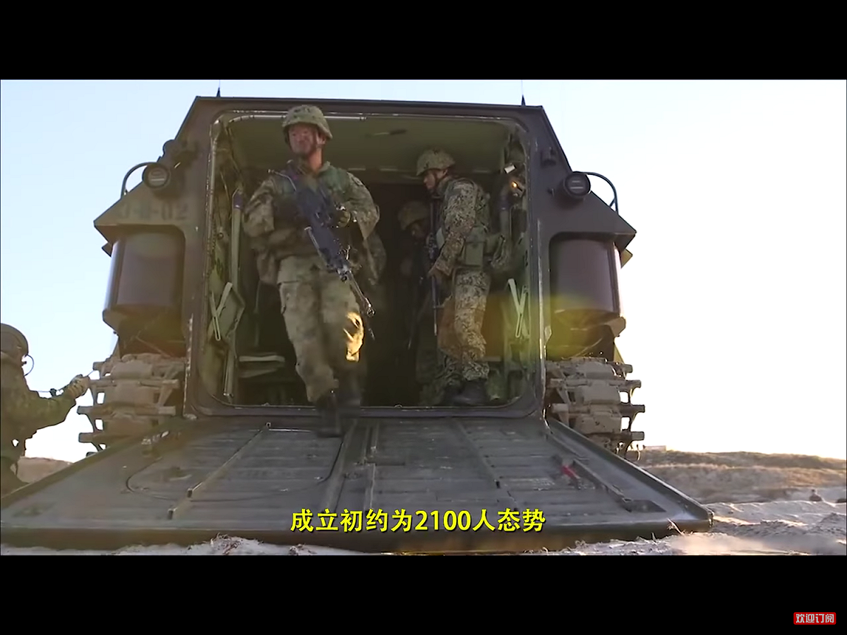 共同社報導，這個兩棲部隊的兵員日後可望擴張到3000人，配備V─22魚鷹型（Osprey）傾斜旋翼飛機以及搶灘用的兩棲突擊車。 圖：翻攝自Youtube