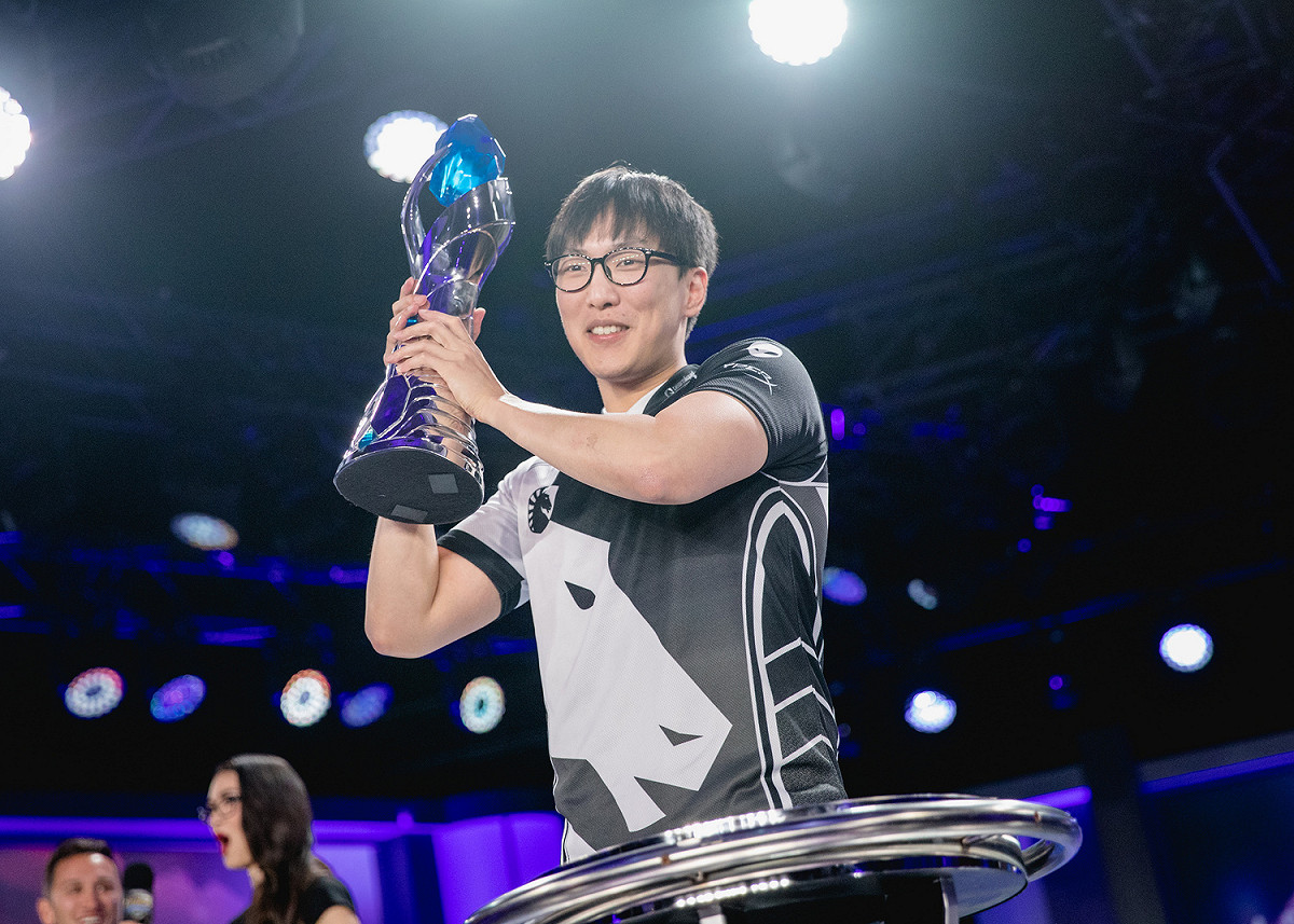 TL選手Doublelift寫下新紀錄，代表三支不同隊伍奪得NA LCS冠軍。 圖：翻攝自 LoL Esports Photos flickr 公開權限