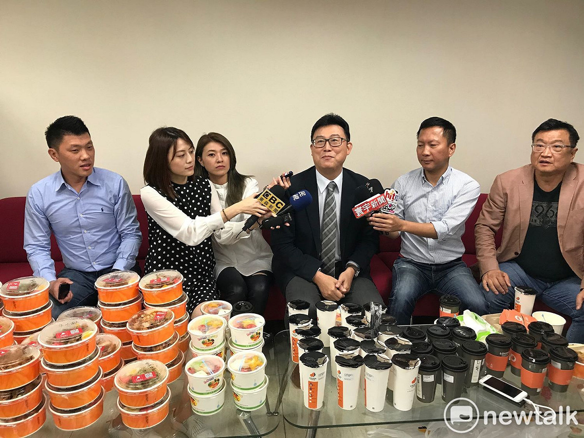 姚文智表示，柯文哲應該將賬目、密會頂新、遠東等大企業，要把這三件事情說清楚，「從政可以演化，但不能忽略中心價值跟思想」。 圖 : 周煊惠 / 攝