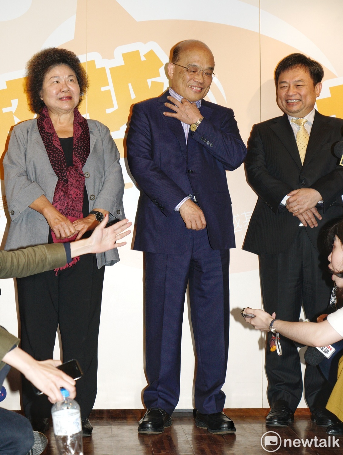 蘇貞昌在會後受訪表示，知道年底選戰非常重要且艱難，但基於對黨、新北市的深後感情，他知道自己不能放著不管，因此願意慎重考慮，一有結果會向大家報告。 圖：張良一/攝