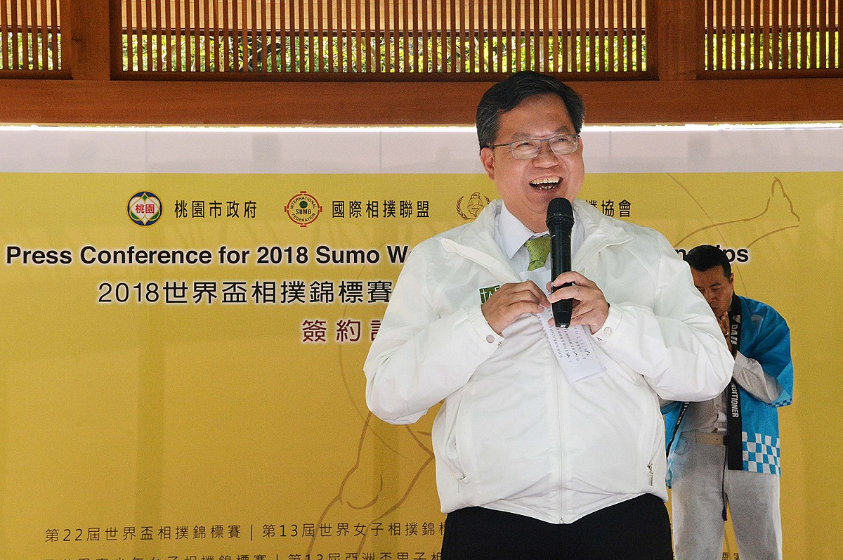 桃園市長鄭文燦認為相撲結合力量、智慧及速度，是非常高難度的運動，還特別提醒小朋友「不是變胖就可以成為相撲選手喔!」。 圖: 桃園市政府/提供