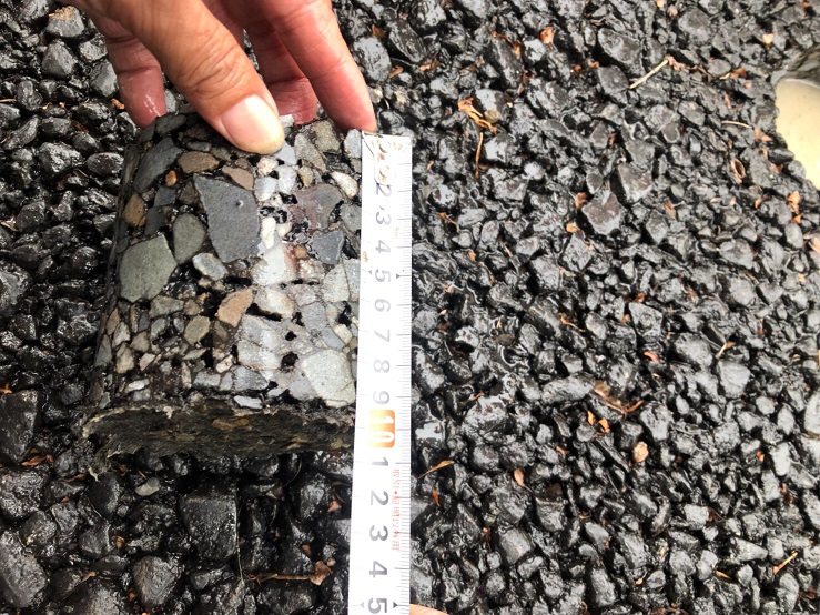 這座「雨水花園」停車場採多孔隙透水瀝青加強排水，增加其停車場鋪面排水功能。 圖：台中市政府提供