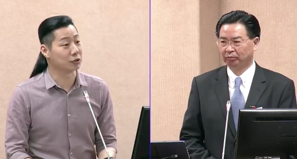 世界衛生大會（WHA）將於5月舉行，但我方至今仍未收到邀請函。對此，外交部長吳釗燮今（11）日表示，我方參與的前提就是「台灣不被矮化」，若要被中國代表才能與會，「沒辦法接受」。 圖：翻攝國會直播
