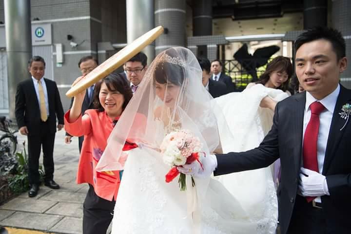 國民黨發言人洪孟楷結婚，老長官2018年嘉義市長參選人黃敏惠喜當媒人婆。 圖：婚禮攝影師洪年宏/提供