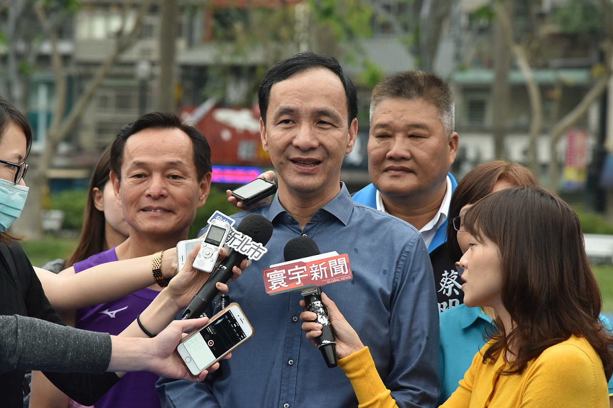 新北市長朱立倫對於蘇貞昌回鍋參選新北市長表示祝福，同時認為國民黨應該團結一致、延續好的政策，並提出新的願景，爭取選民認同。 圖：新北市政府/提供