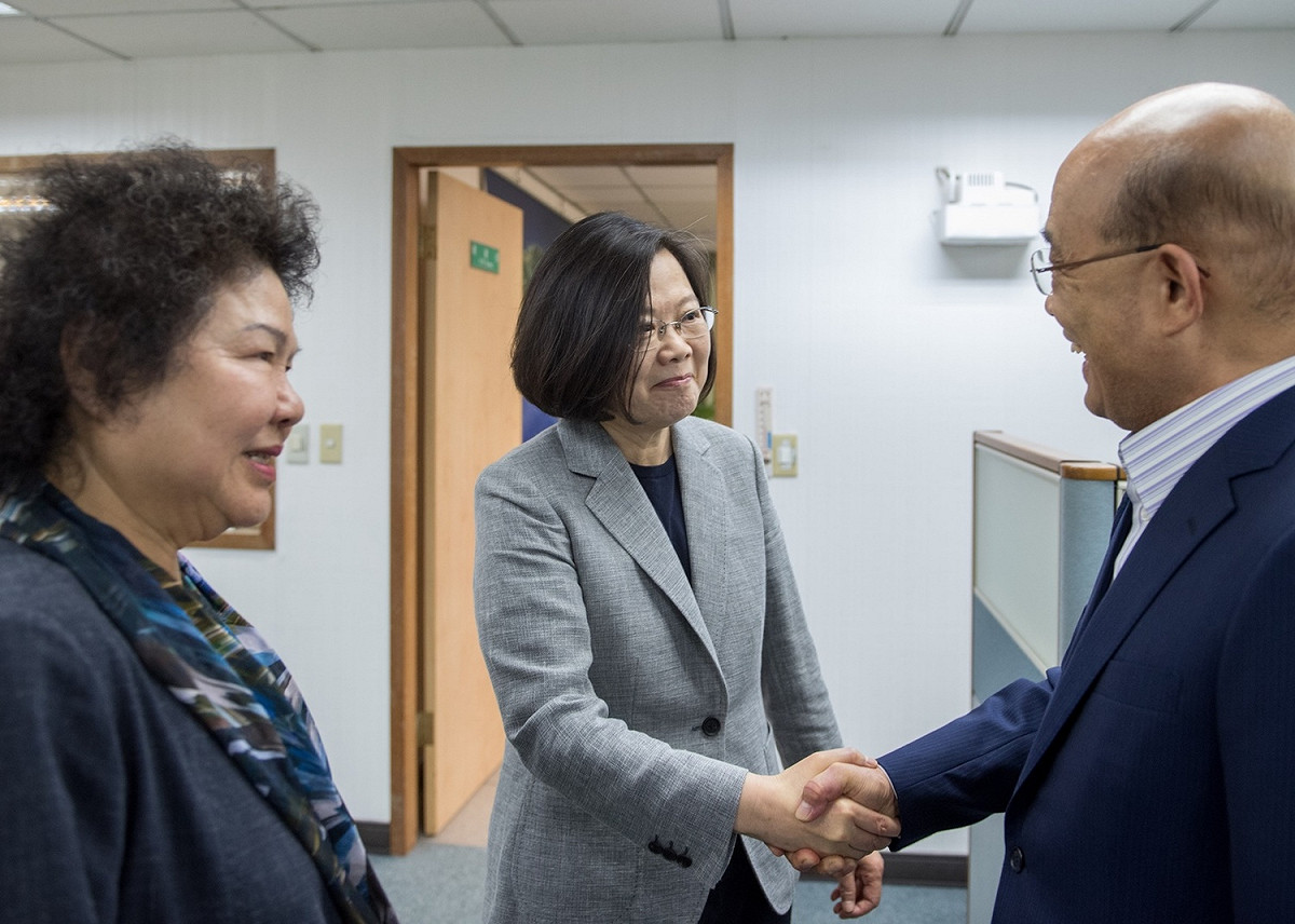 前行政院長蘇貞昌12日在臉書發文，針對不能遵守不選第三次承諾表達歉意。 圖：蘇貞昌臉書