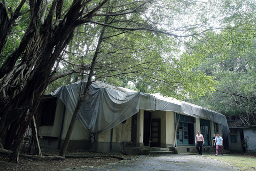 位在台北市中正區的市定歷史建築「海軍將官官舍」建於日據末期，曾住過蔣謙、馬紀壯、黎玉璽等多位將軍，台北市文化局12日邀集文資委員會勘「蔣謙將軍官舍」，了解管理維護情形。 圖：中央社