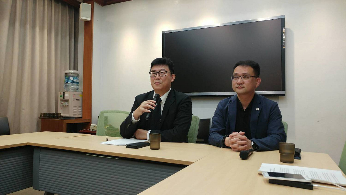 欲參選台北市長的民進黨立委姚文智今（13）日表示，他期待出戰新北市的前台北縣長蘇貞昌，能像「熱帶氣旋」刮起一陣炫風，也期待民進黨要扶「姚」直上，希望最後兩人能夠手牽手，在雙北迎接選戰勝利。 圖：黃韋銓/攝