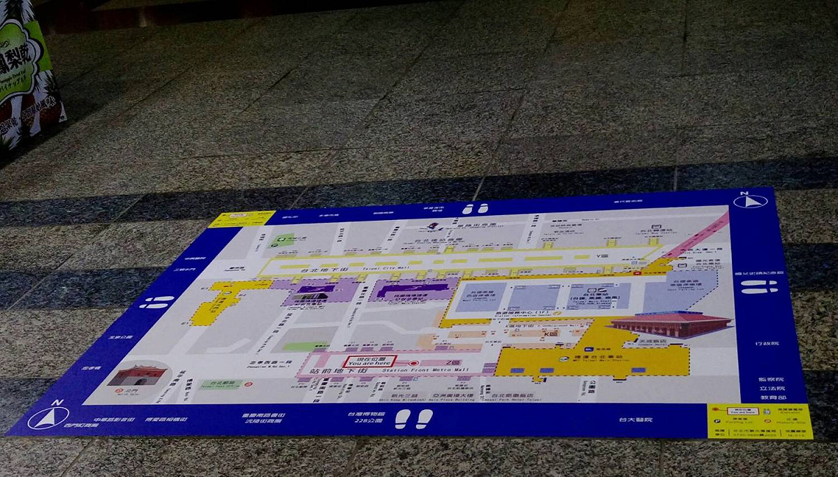地貼式地圖主要指引行人如何到達目的地。 圖：台北市觀傳局／提供