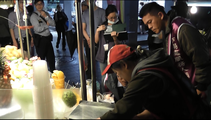 台北市市場處呼籲現切水果業者應正視觀光客消費權益，避免再以投機取巧方式謀取不合理利潤。 圖 : 台北市市場處/提供