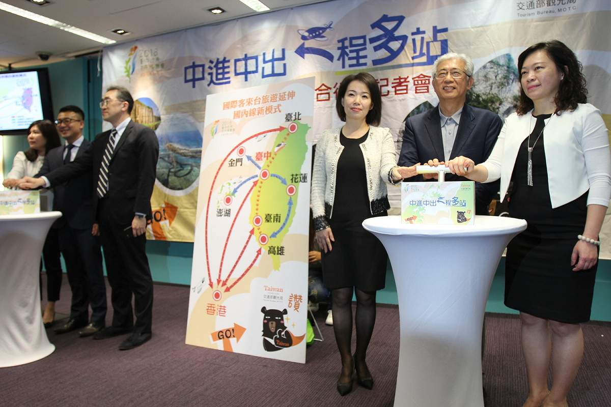 台中市政府聯合交通部觀光局、中華航空、華信航空，今(13)日宣布將以「國際線結合國內線」的航程套票方式推動「一程多站」的旅遊模式。 圖：台中市政府提供