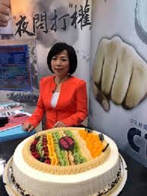 台灣政論節目主持人黃智賢的微博帳號11日遭刪文封號。 圖 : 翻攝自黃智賢臉書