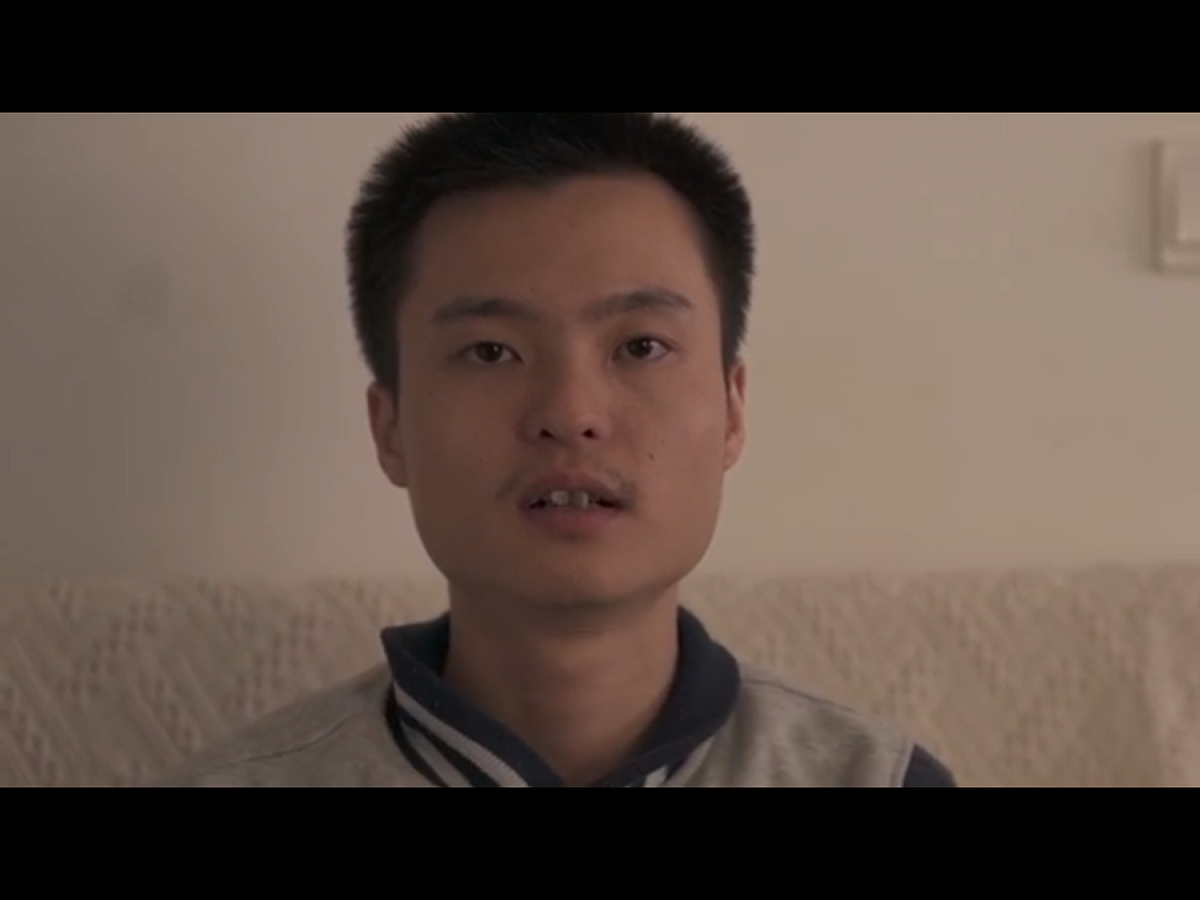 孫文麟是中國大陸首名因登記同性婚姻遭拒，而狀告政府的男同志。雖然官司敗訴，卻讓他開始致力推動中國大陸同性婚姻立法。 圖：翻攝自Youtube