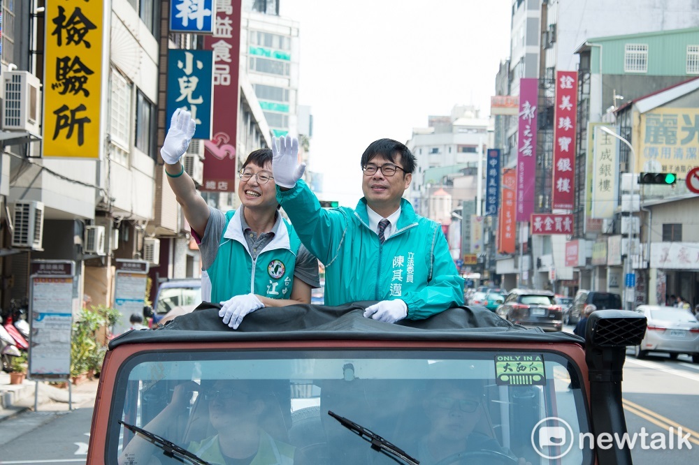 陳其邁陪同江肇國車隊掃街。 唐復年/攝