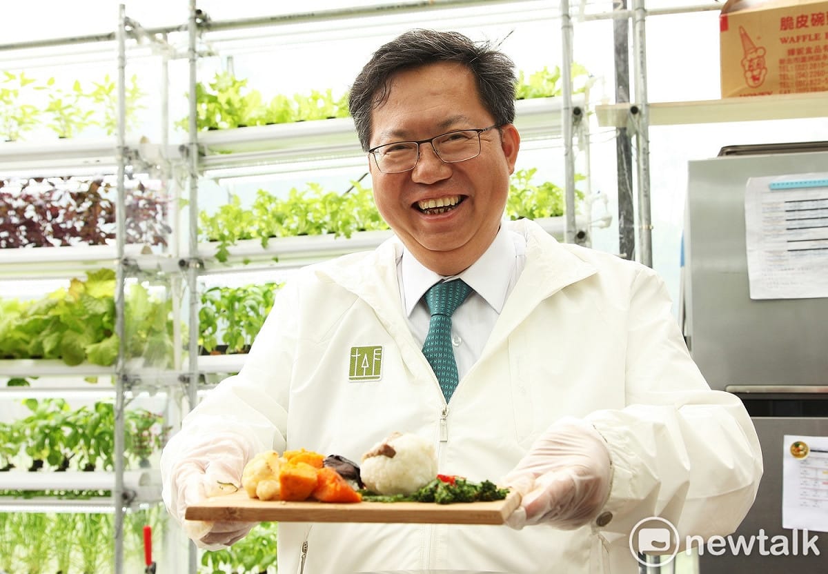 桃園市長鄭文燦手作野餐便當，邀請大家到農博來好玩好看好好吃。 圖: 林昀真/攝