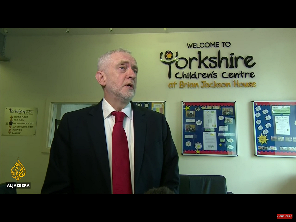 柯賓（Jeremy Corbyn）表示：「我要問外交大臣，也要問首相，空襲行動的法律依據為何？」 圖：翻攝自Youtube
