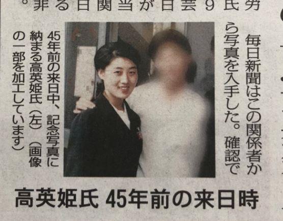 日本《每日新聞》曝光金正恩生母高容姬（左）年輕時的生活照，清麗樸素的模樣與官方照大不同。 圖：翻攝網路/《每日新聞》