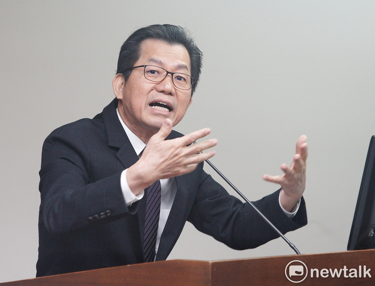 環保署長李應元今（16）天特別提醒馬英九，「核四封存」是在馬任內決定的，而且是全民共識。 圖：張良一/攝