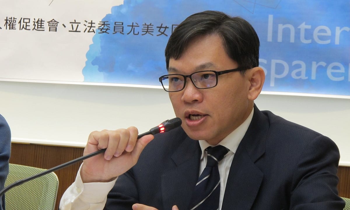 台灣人權促進會副會長邱文聰16日表示，大家不用擔心管爺把大量人民資料拿到廈門去嗎？ 圖：林朝億/攝