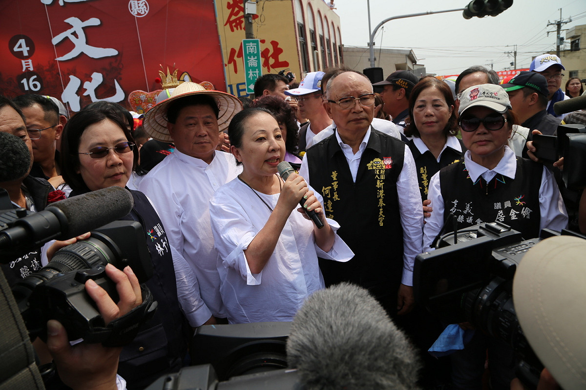 張花冠表示，大甲鎮瀾宮的媽祖遶境活動是世界級三大宗教盛事，信徒以徒步方式跟著媽祖。 圖：嘉義縣政府/提供