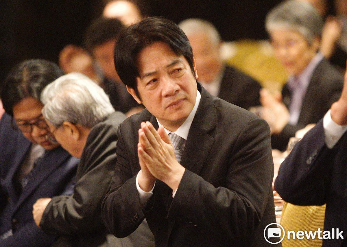 行政院長賴清德參加工總新、卸任理事長交接典禮，強調「拚經濟」是總統蔡英文和行政院的最優先的工作，跟企業界站在一起共同打拚。 圖：張良一/攝