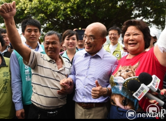蘇貞昌辦公室幕僚指出，蘇貞昌任台北縣長時辦理平溪天燈祈福活動，讓平溪天燈躍上國際舞台，也讓台灣被全世界看到。  圖：陳奕/攝 (資料照)