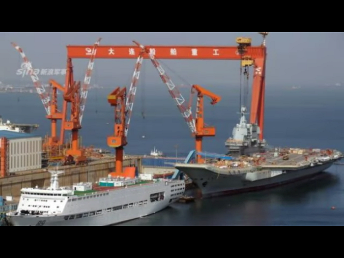 已經建造完畢的中國首艘國產航母，將於4月23日海軍建軍節正式出海，進行首次試航。國產航母相較遼寧艦進行了諸多細節改進，能夠攜帶更多的航空燃料，可支援殲- 圖：翻攝自Youtube