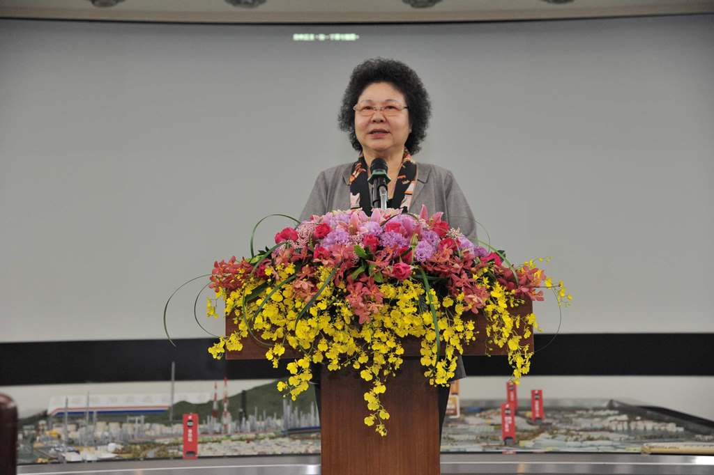 陳菊今(19)日前往中油高雄煉油廠視察、聽取簡報。 圖/高雄市府提供